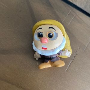 Disney Doorables Sneezy